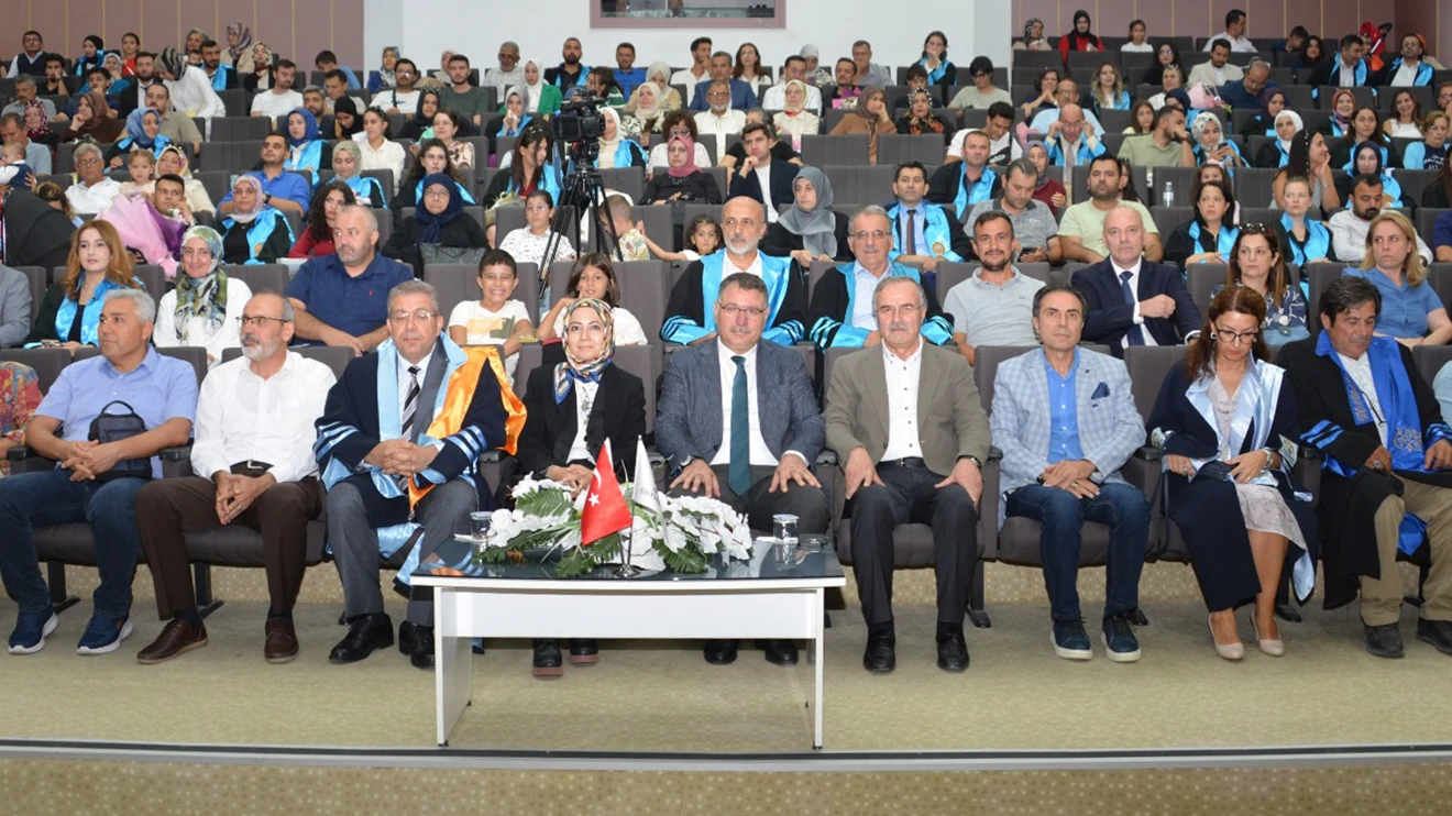 Sağlık Bilimleri ve Fen Bilimleri Enstitülerinde mezuniyet heyecanı